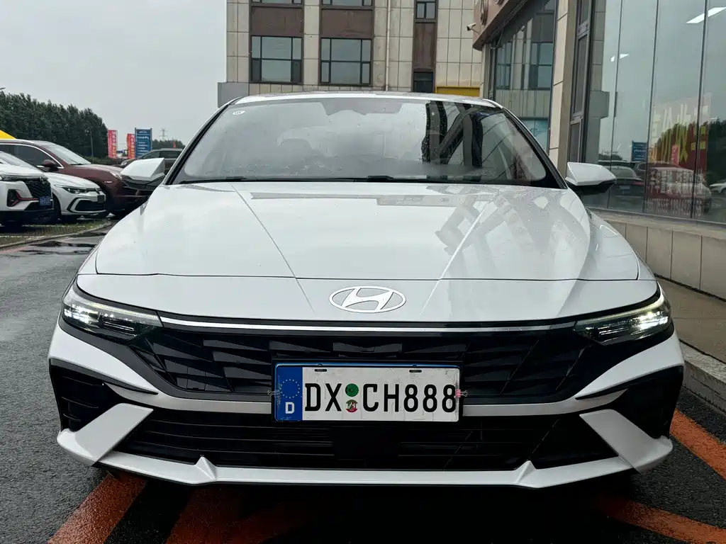 Hyundai Elantra 2023 1.5L CVT LUX Luxury