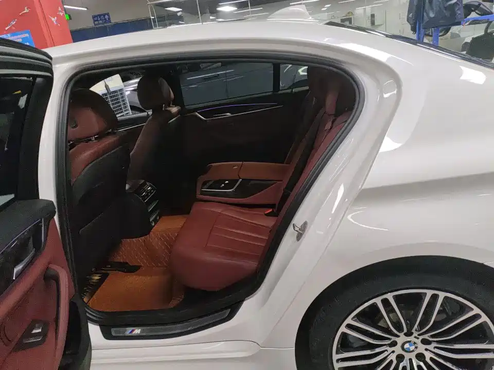 BMW 5 Series — миниатюра 6