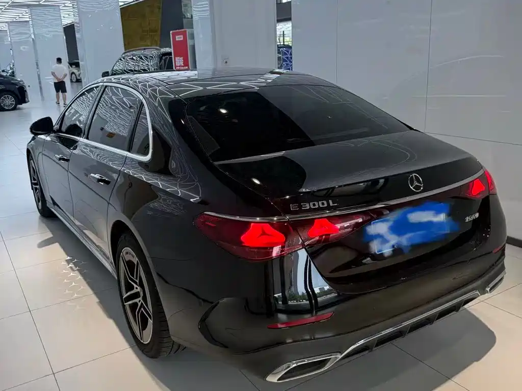 Mercedes-Benz E-Class — миниатюра 4