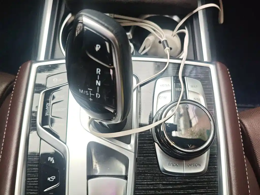 BMW 7 Series — миниатюра 10