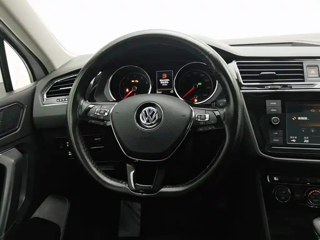 Volkswagen Tiguan L — миниатюра 11