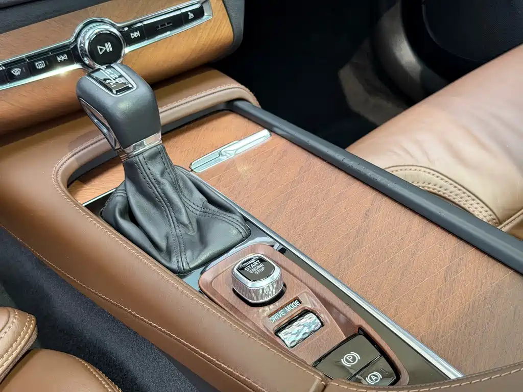 Volvo XC90 — миниатюра 11