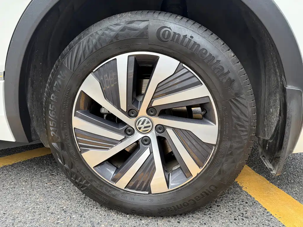 Volkswagen Tiguan L PHEV — миниатюра 7