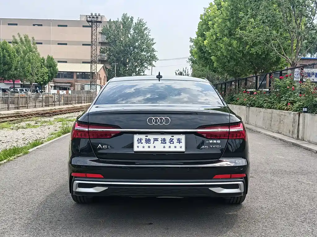 Audi A6L 2023 40 TFSI Luxury