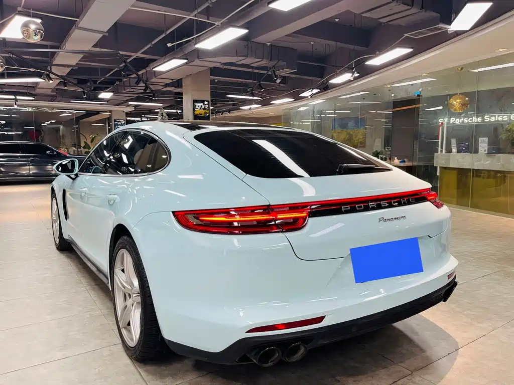PORSCHE PANAMERA