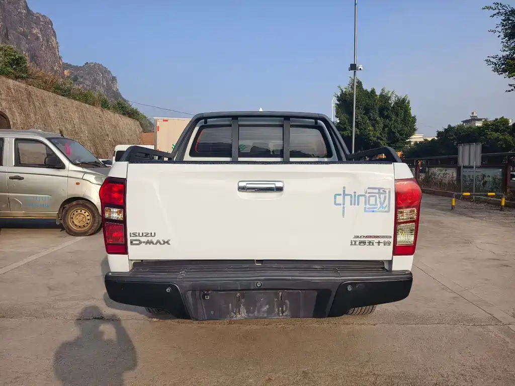 ISUZU D MAX