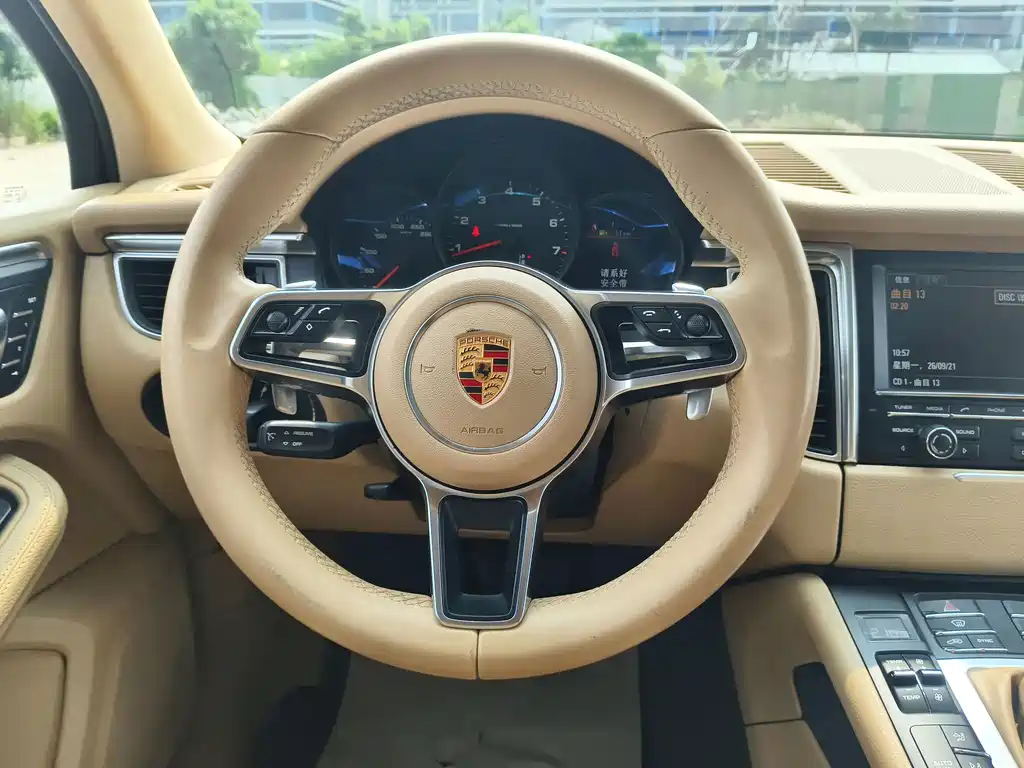 Porsche Macan — миниатюра 15