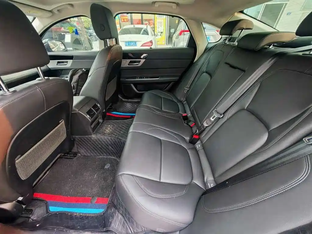Jaguar XFL — миниатюра 6