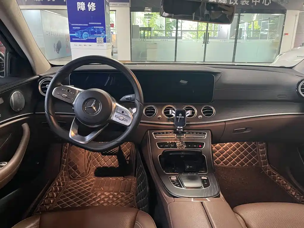Mercedes-Benz E-Class — миниатюра 6