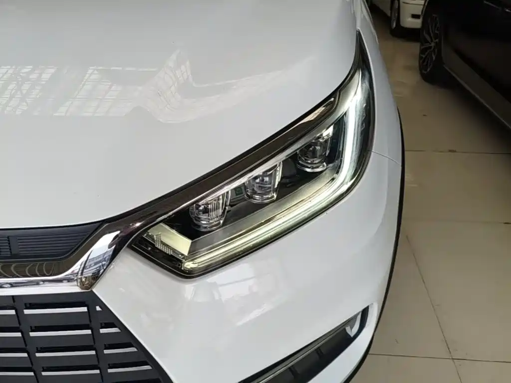 BYD Yuan EV — миниатюра 24