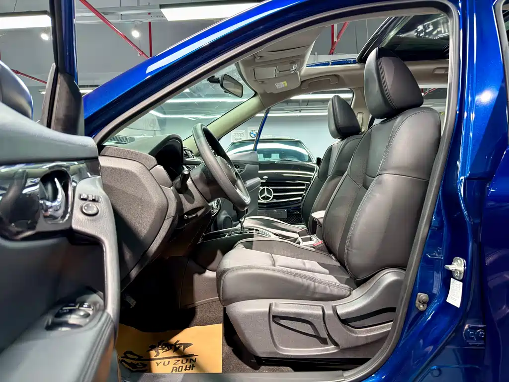 Nissan X-Trail 2017 2.0L CVT мест Comfort 2WD