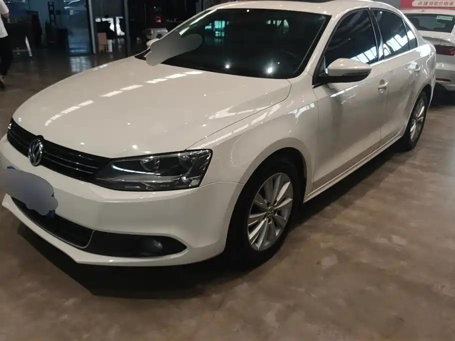 Volkswagen Sagitar 2015
