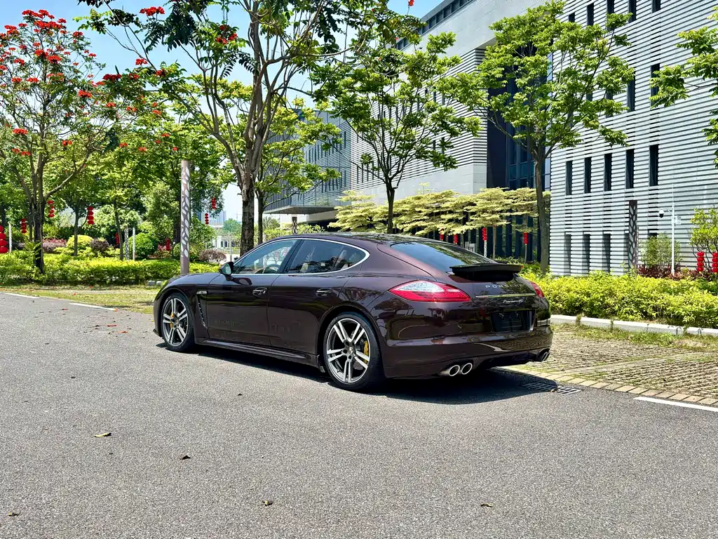 Porsche Panamera 2010 Panamera 4S 4.8L