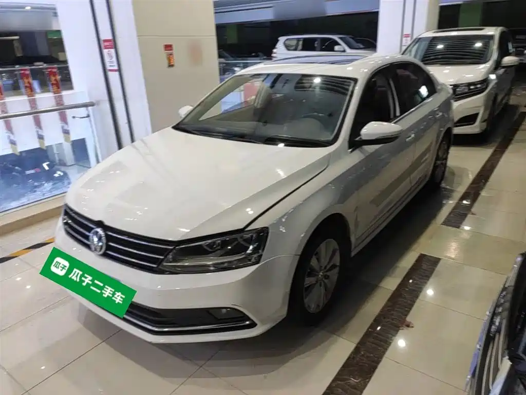 Volkswagen Sagitar 2016