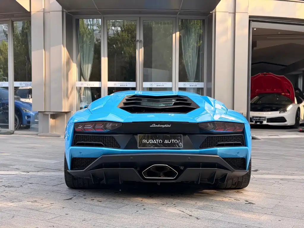 Lamborghini Aventador — миниатюра 20