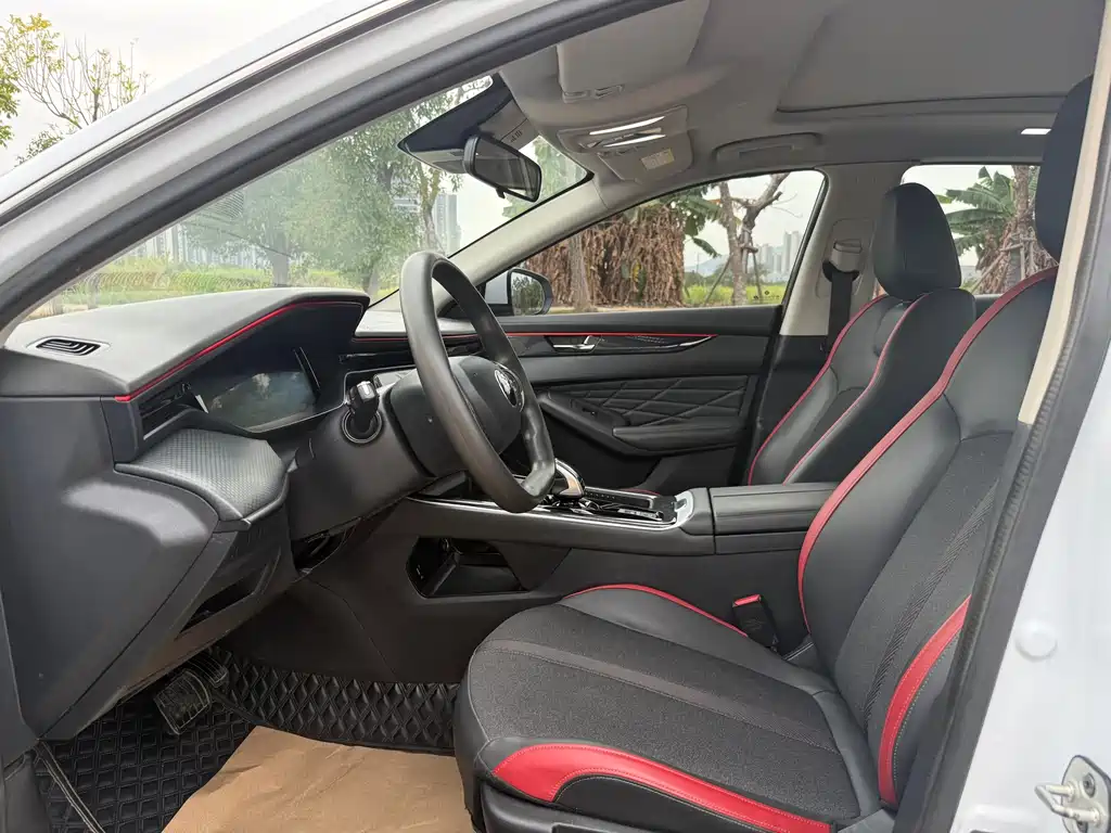 DONGFENG YI HYUN MAX