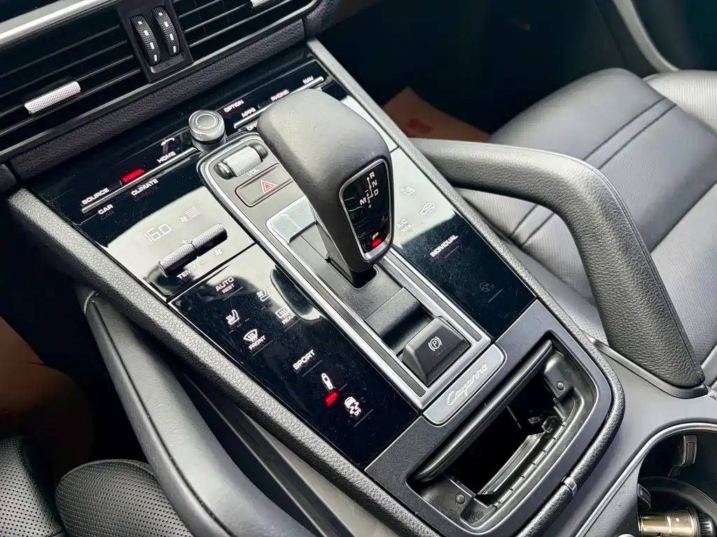 Porsche Cayenne — миниатюра 6