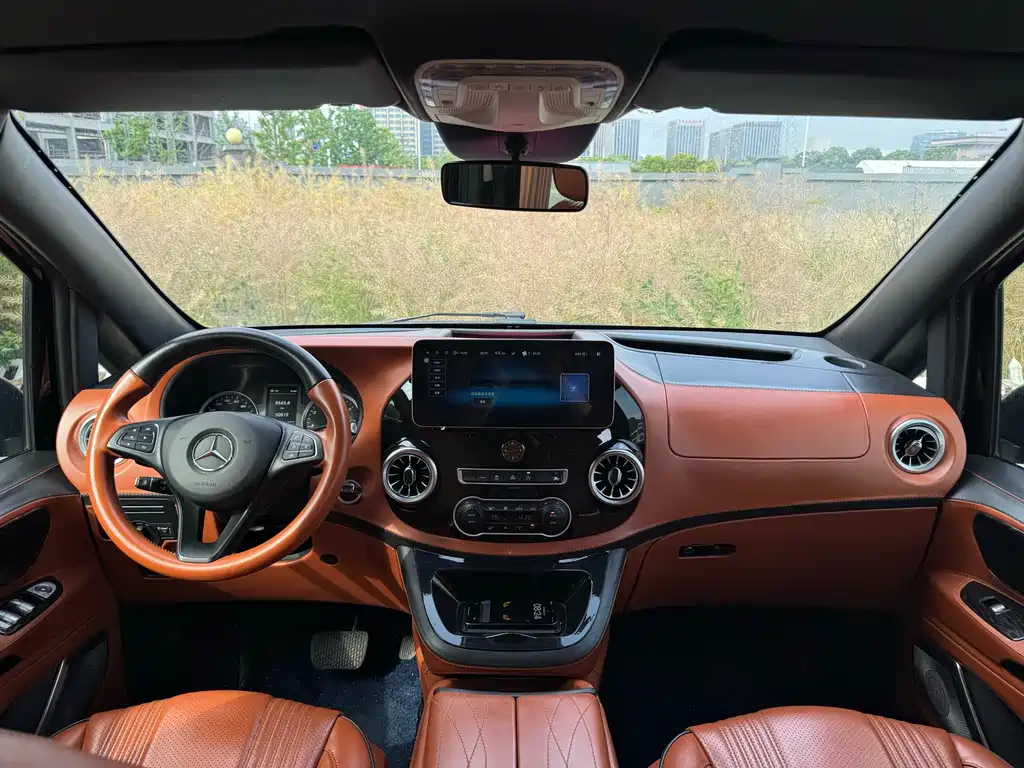 Mercedes-Benz Vito 2021 2.0T Elite 7 мест