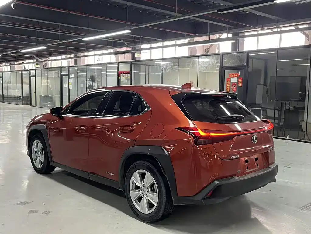 LEXUS UX