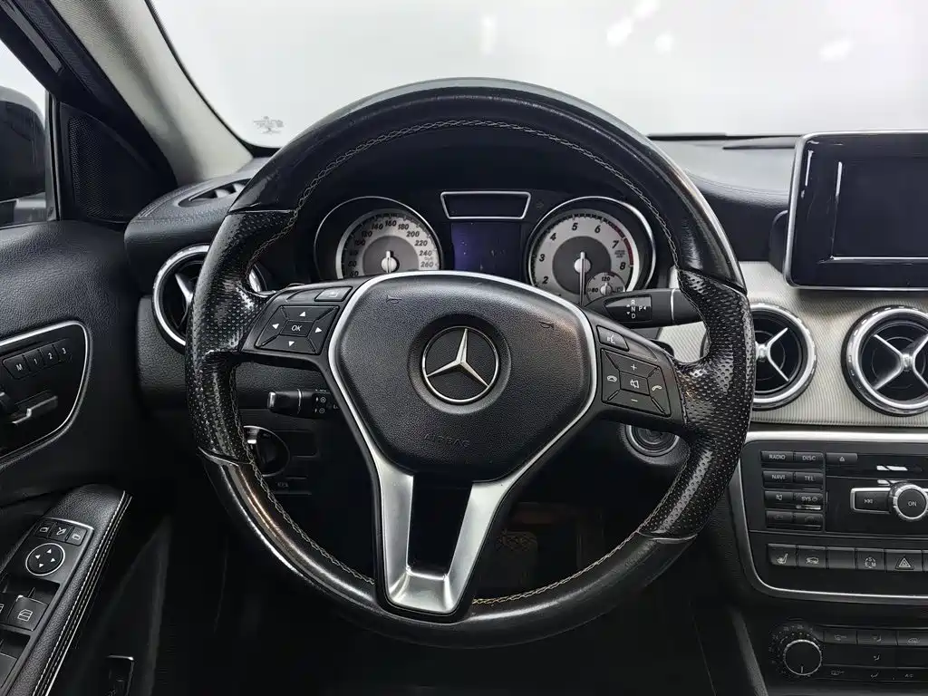 Mercedes-Benz GLA — миниатюра 11
