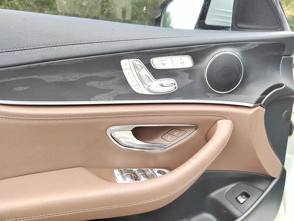 Mercedes-Benz E-Class — миниатюра 23