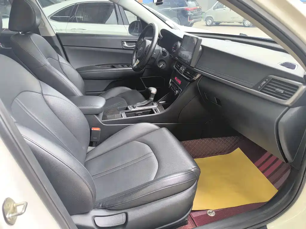 Kia K5 2016 2.0L AT GLS