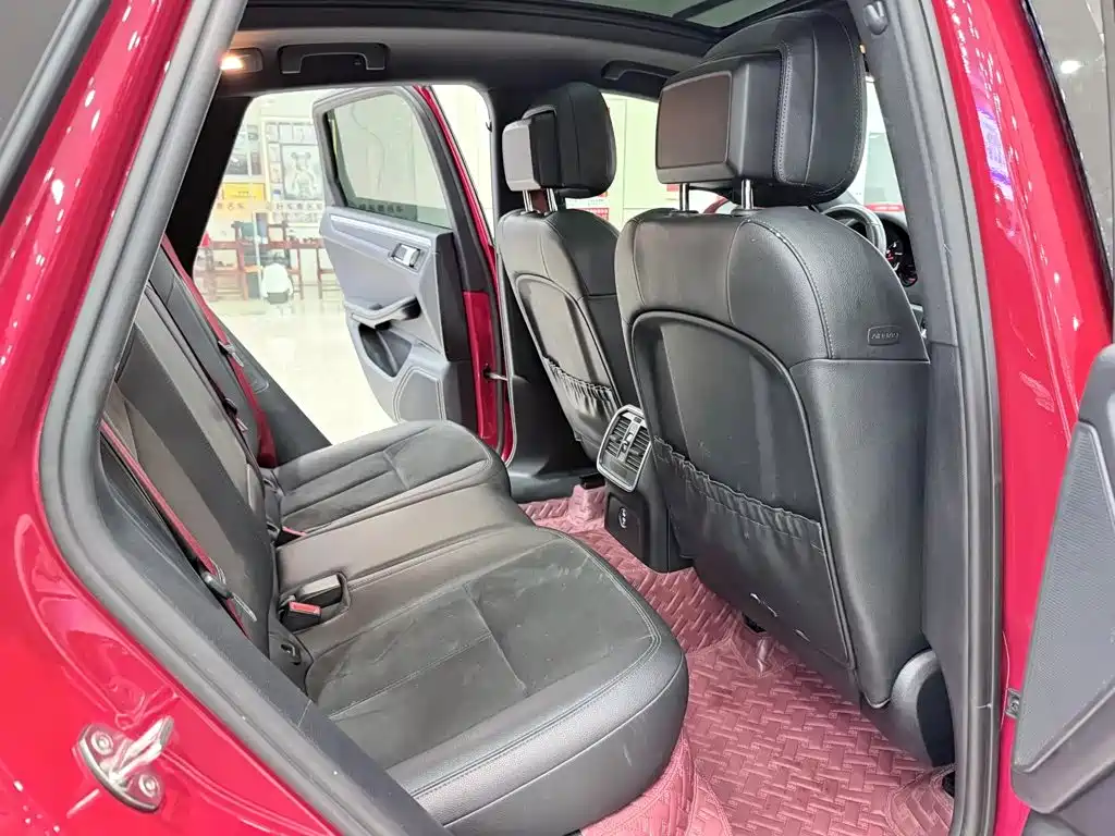 Porsche Macan — миниатюра 10
