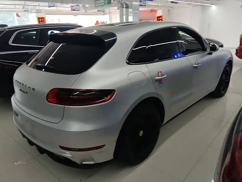 Porsche Macan — миниатюра 7