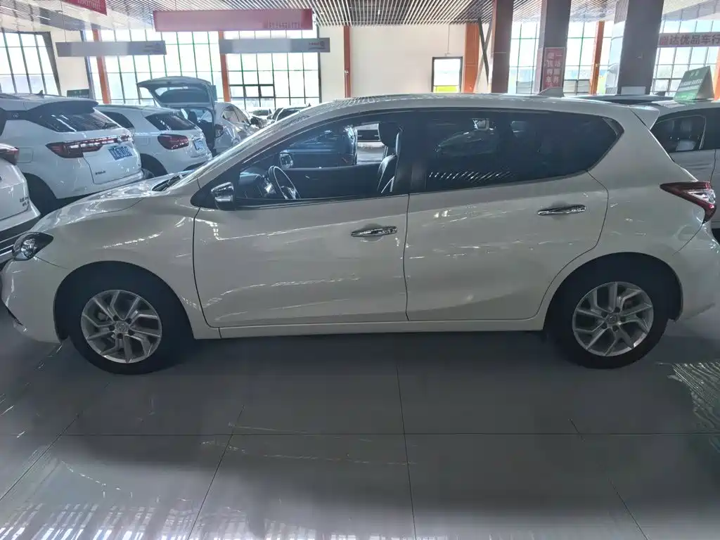 Nissan Tiida — миниатюра 10