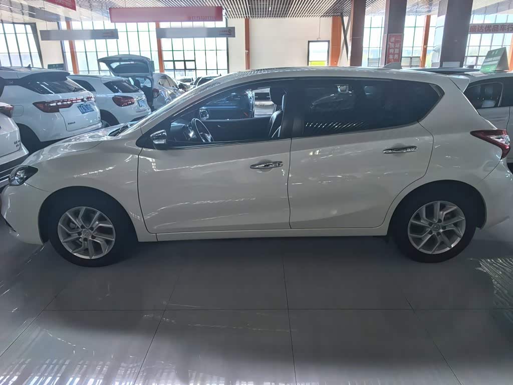 Nissan Tiida 1.6 л 2023 г. Белый, пробег 36500 км