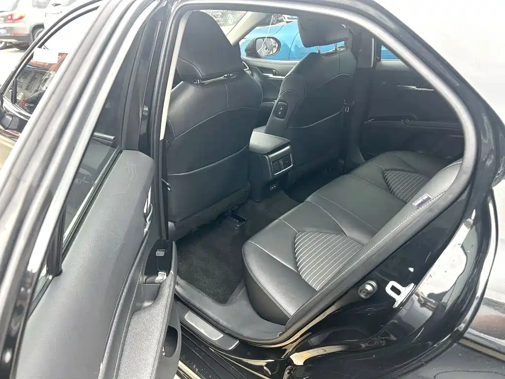 Toyota Camry — миниатюра 7