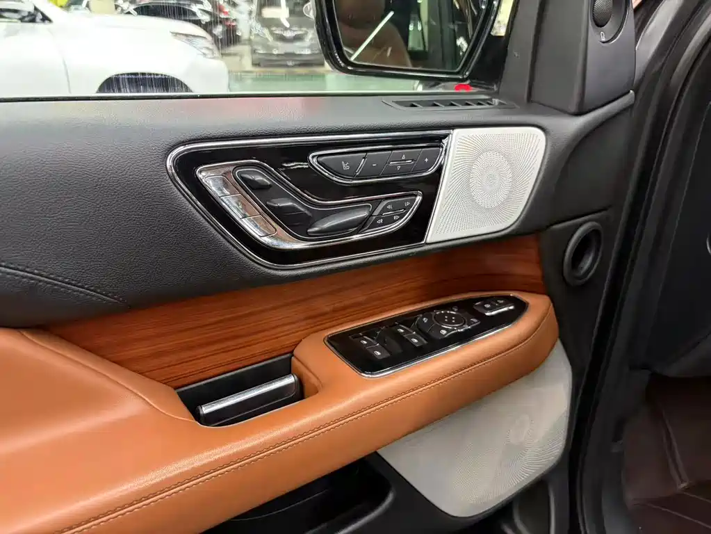 Lincoln Navigator — миниатюра 9