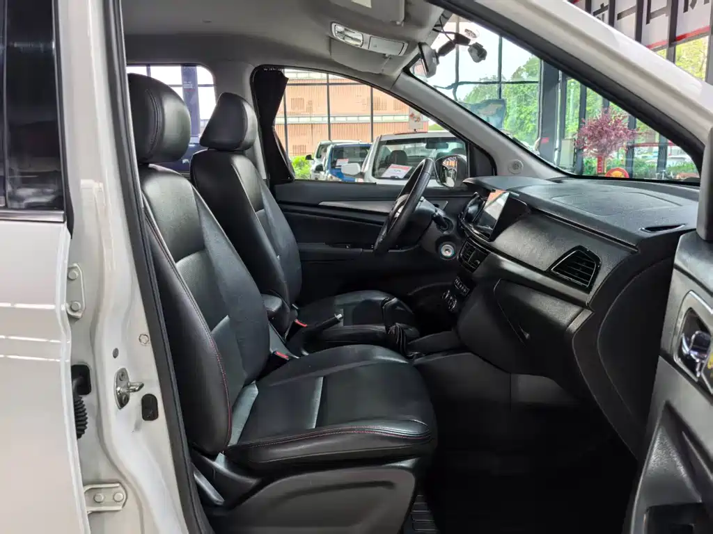 Changan Oshan A600 A600 2016 1.5L MT Elite 7 мест
