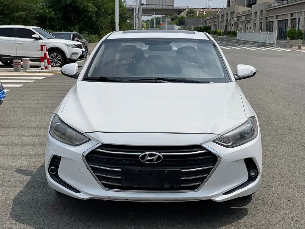 Hyundai Elantra — миниатюра 2