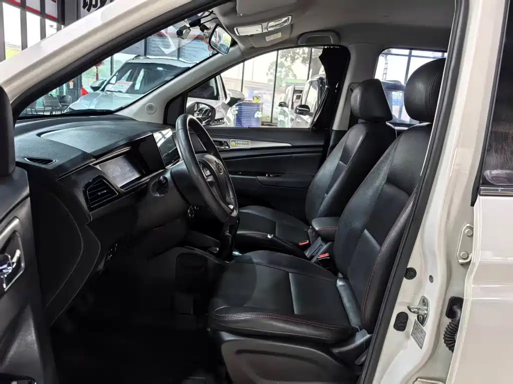 Changan Oshan A600 A600 2016 1.5L MT Elite 7 мест