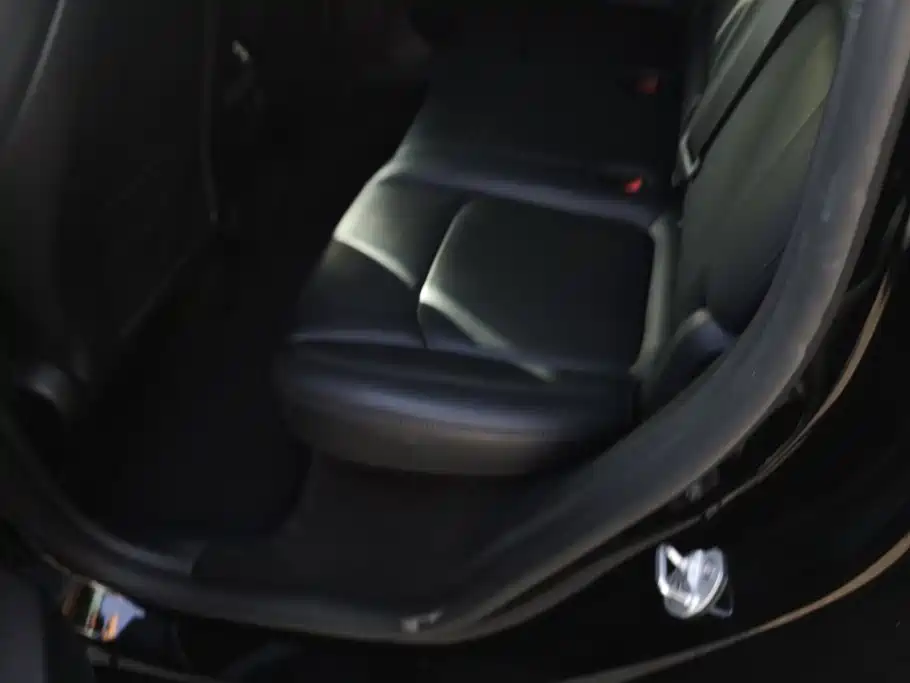 Tesla Model Y — миниатюра 11