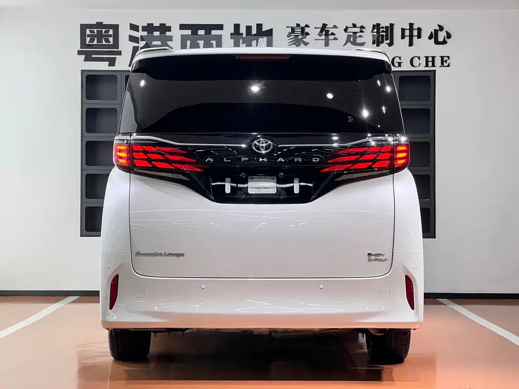 Toyota Alphard — миниатюра 6