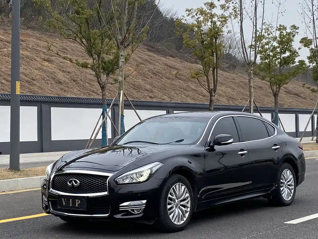 Infiniti Q70 2016
