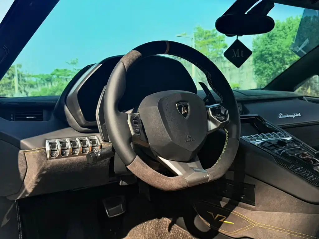 Lamborghini Aventador — миниатюра 4