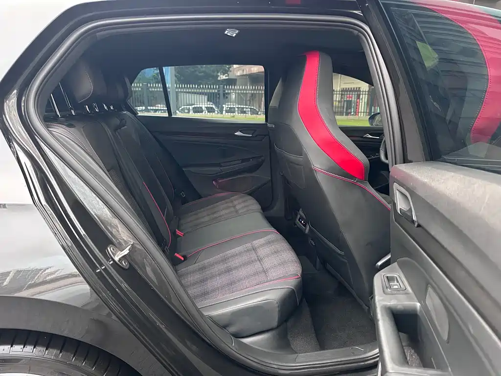 Volkswagen Golf GTI — миниатюра 13