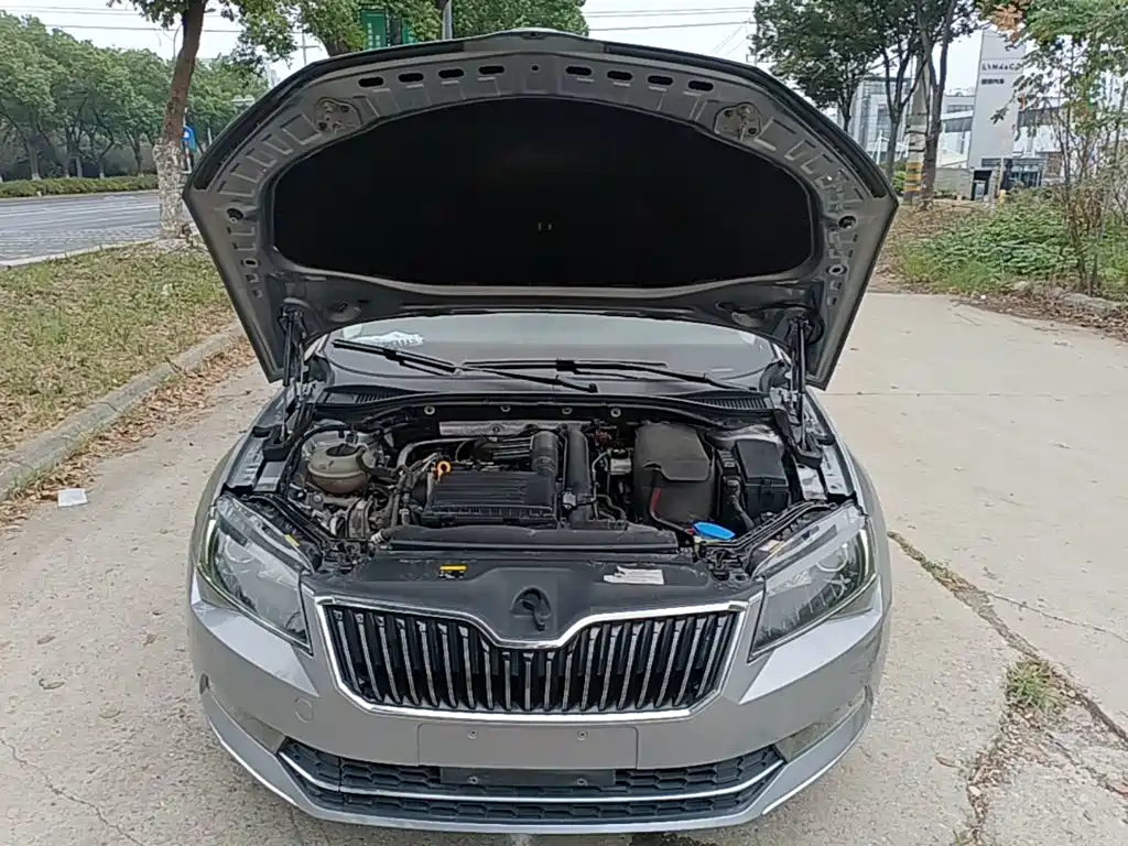 Skoda Superb — миниатюра 20
