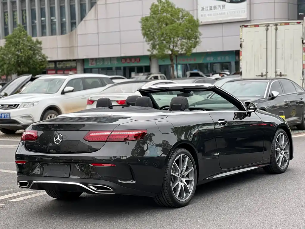 MERCEDES-BENZ E CLASS