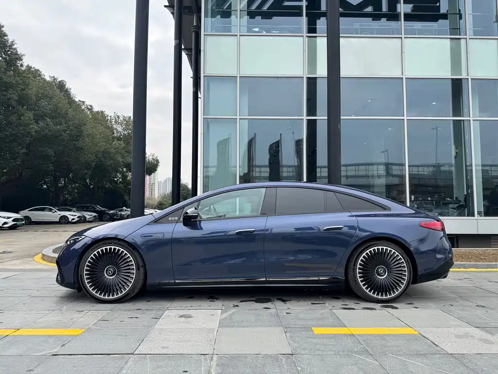 MERCEDES-BENZ EQS AMG