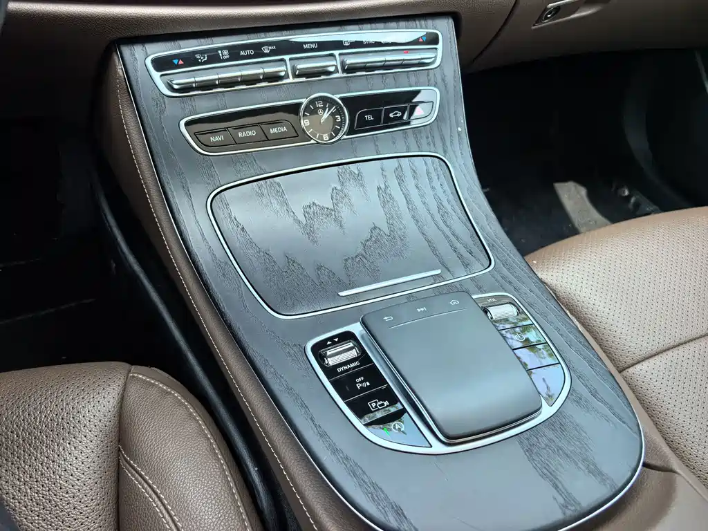 Mercedes-Benz E-Class — миниатюра 11