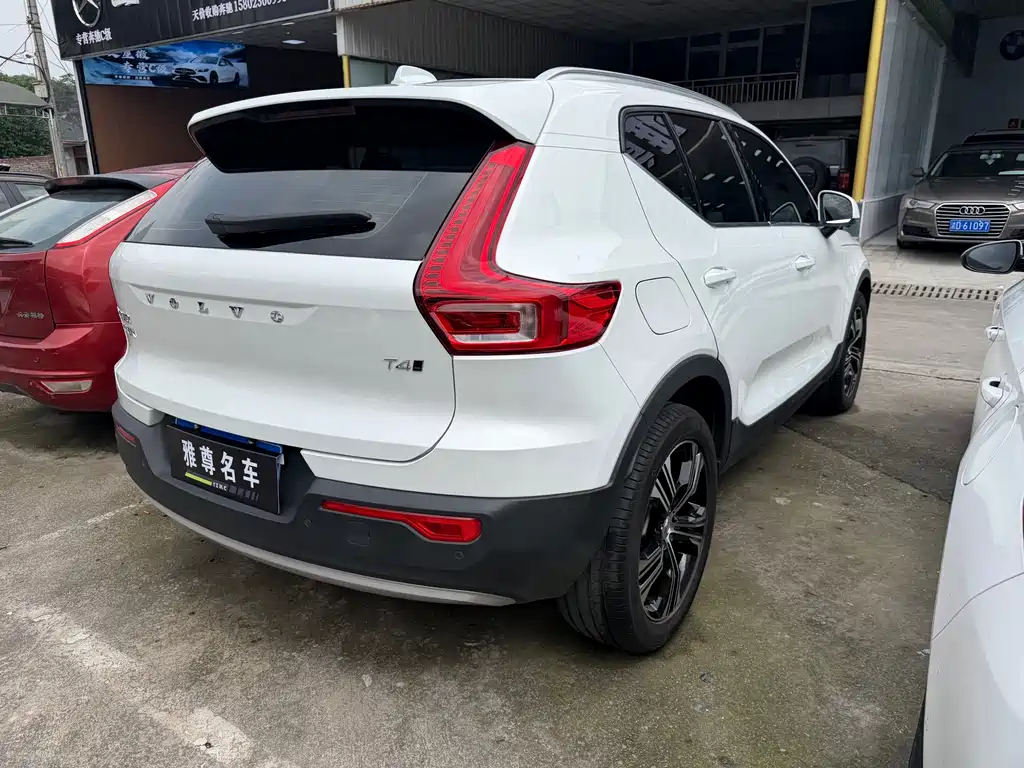 Volvo XC40 2022 T4 Luxury