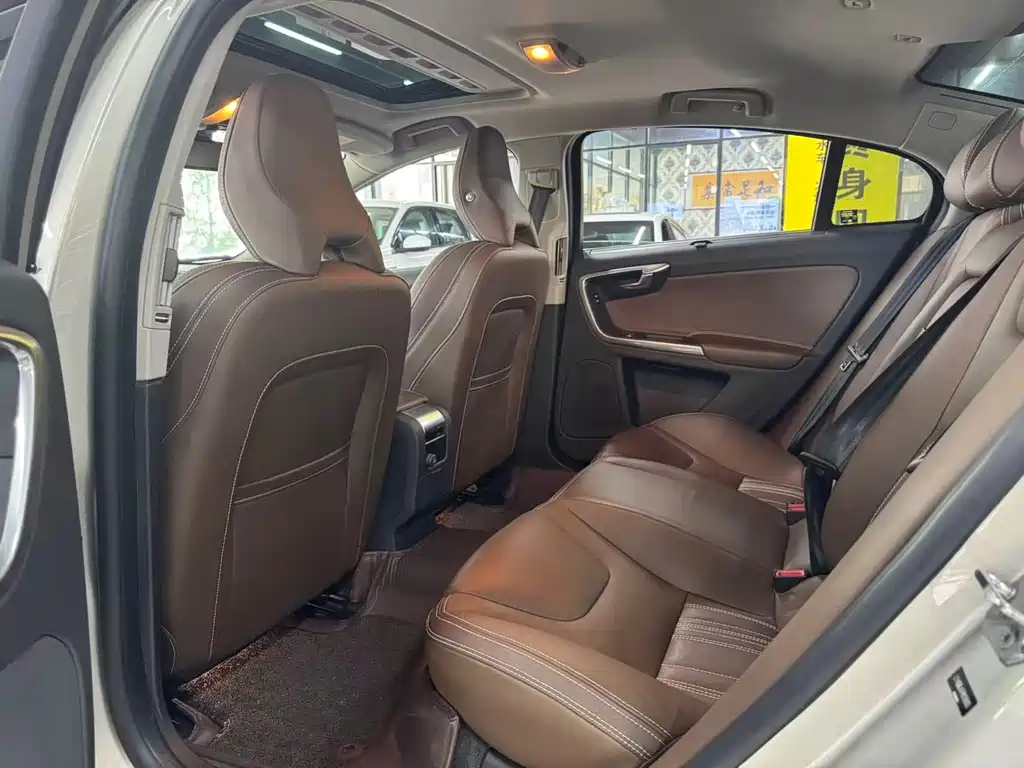 Volvo S60 PHEV — миниатюра 8