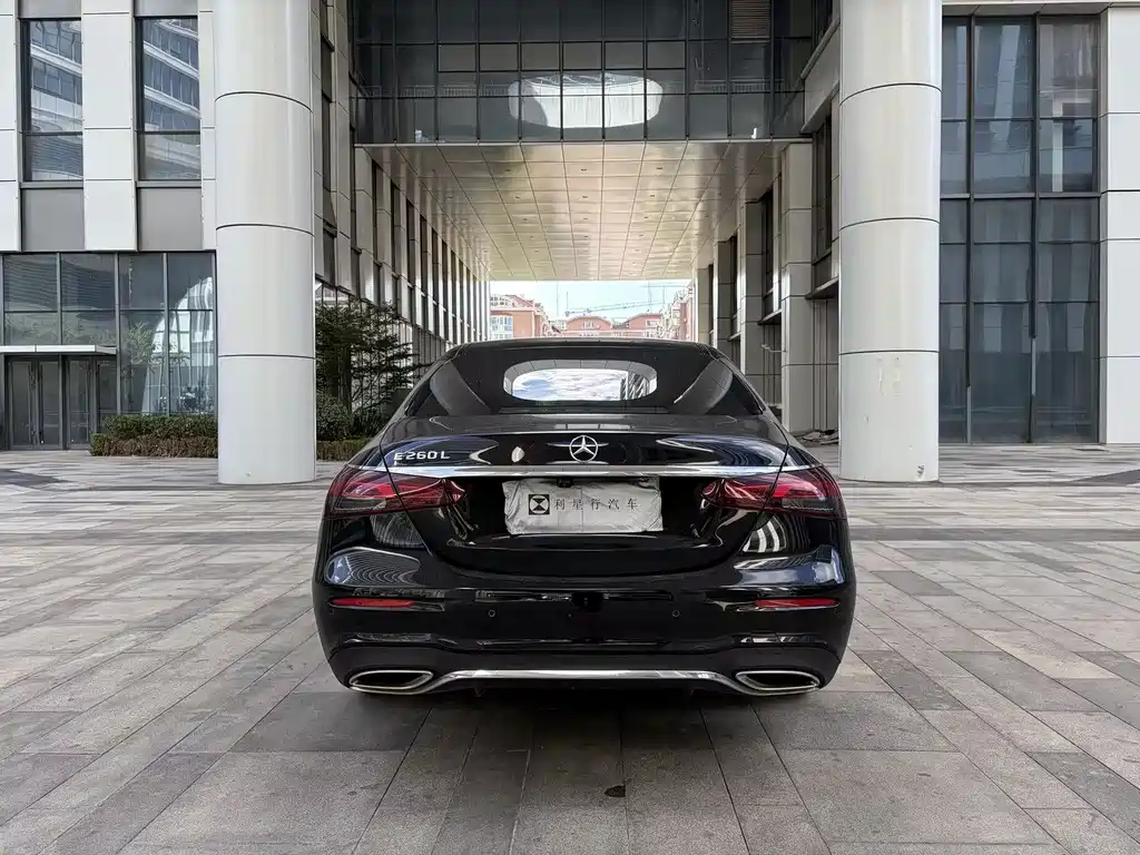 Mercedes-Benz E-Class — миниатюра 6