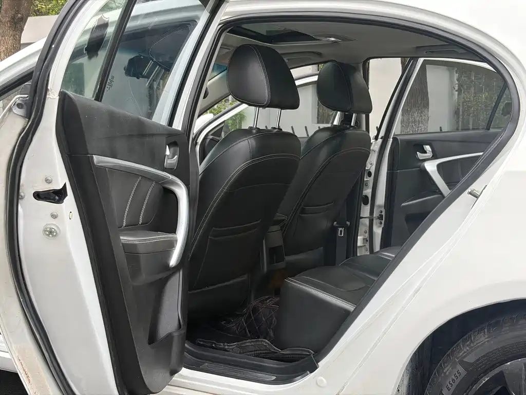 Geely Emgrand — миниатюра 14