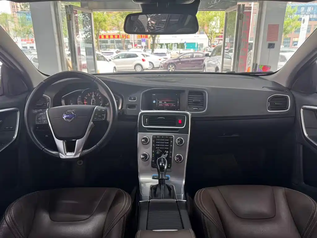 Volvo S60 PHEV — миниатюра 9