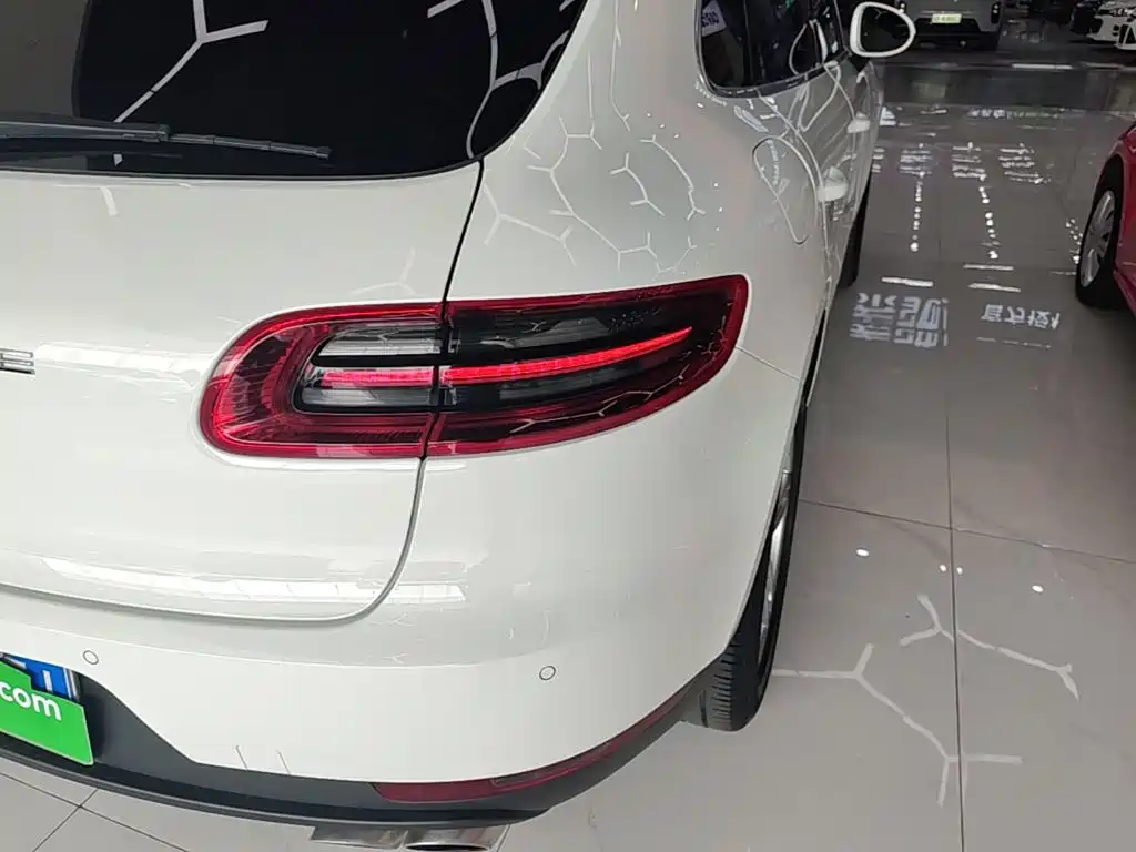 Porsche Macan — миниатюра 8